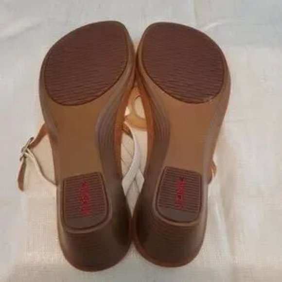 Vionic Karina Sandal Buff white/ Gold Size 11 - Picture 3 of 6